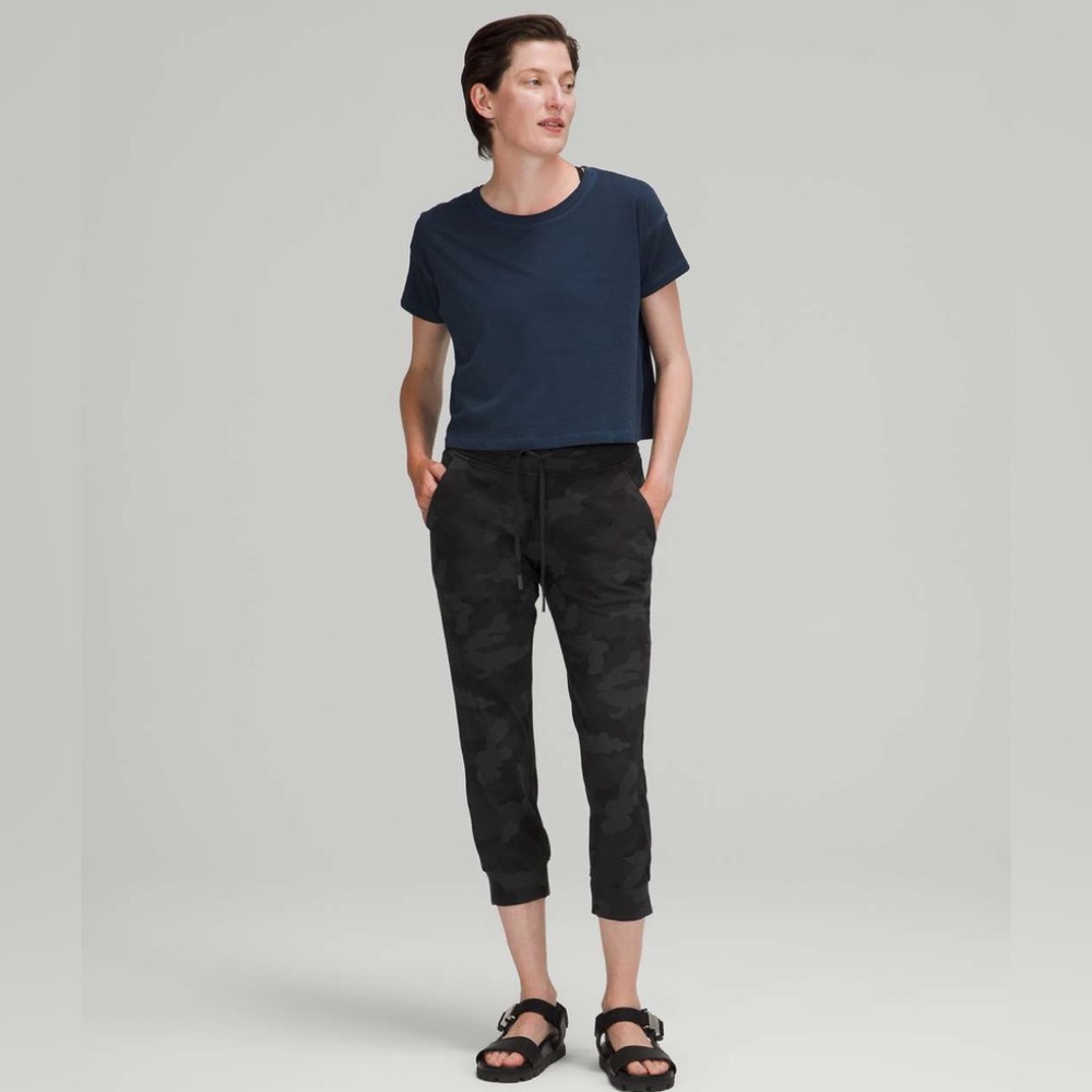 Lululemon Ready to Rulu Cropped Jogger Womens 2 Black Camo Athleisure Stretch